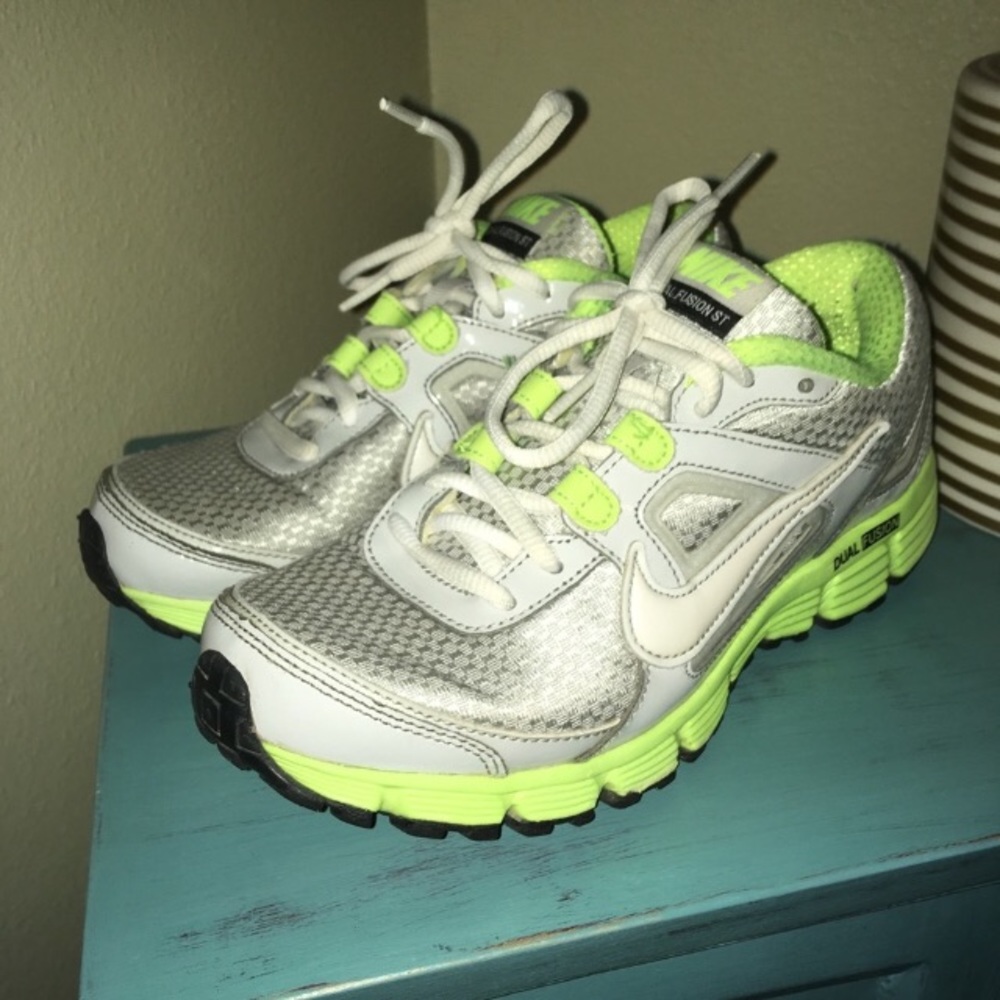 Nike | Dual Fusion ST Tennis Shoe